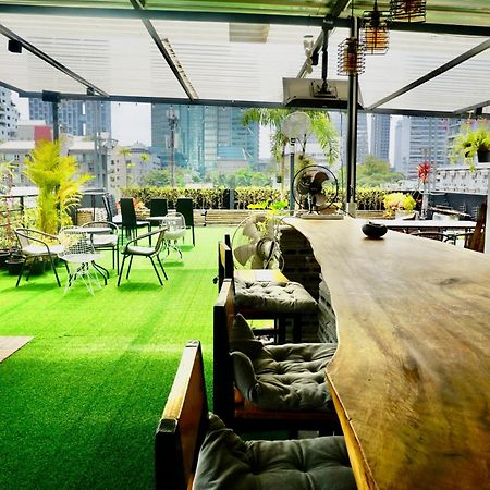 Hash Apartment With Unique Chill Design At Silom Soi 3 Bangkok Exterior photo