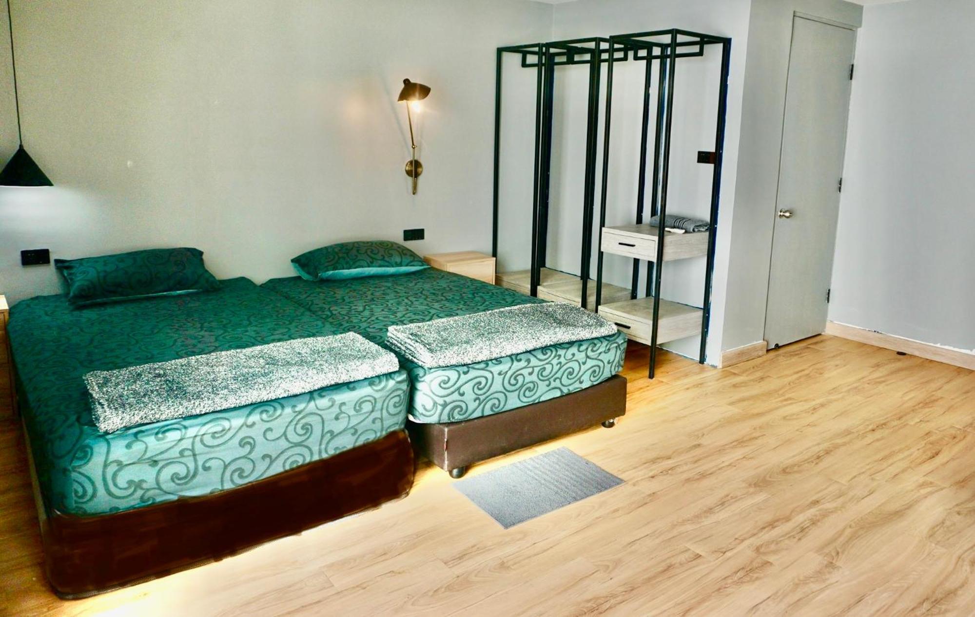 Hash Apartment With Unique Chill Design At Silom Soi 3 Bangkok Exterior photo