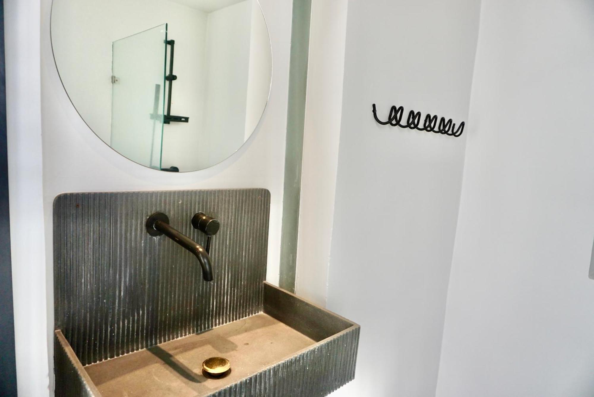 Hash Apartment With Unique Chill Design At Silom Soi 3 Bangkok Exterior photo