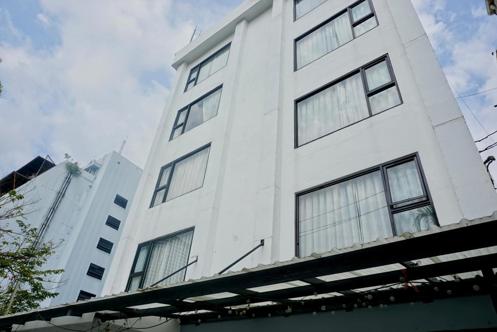 Hash Apartment With Unique Chill Design At Silom Soi 3 Bangkok Exterior photo