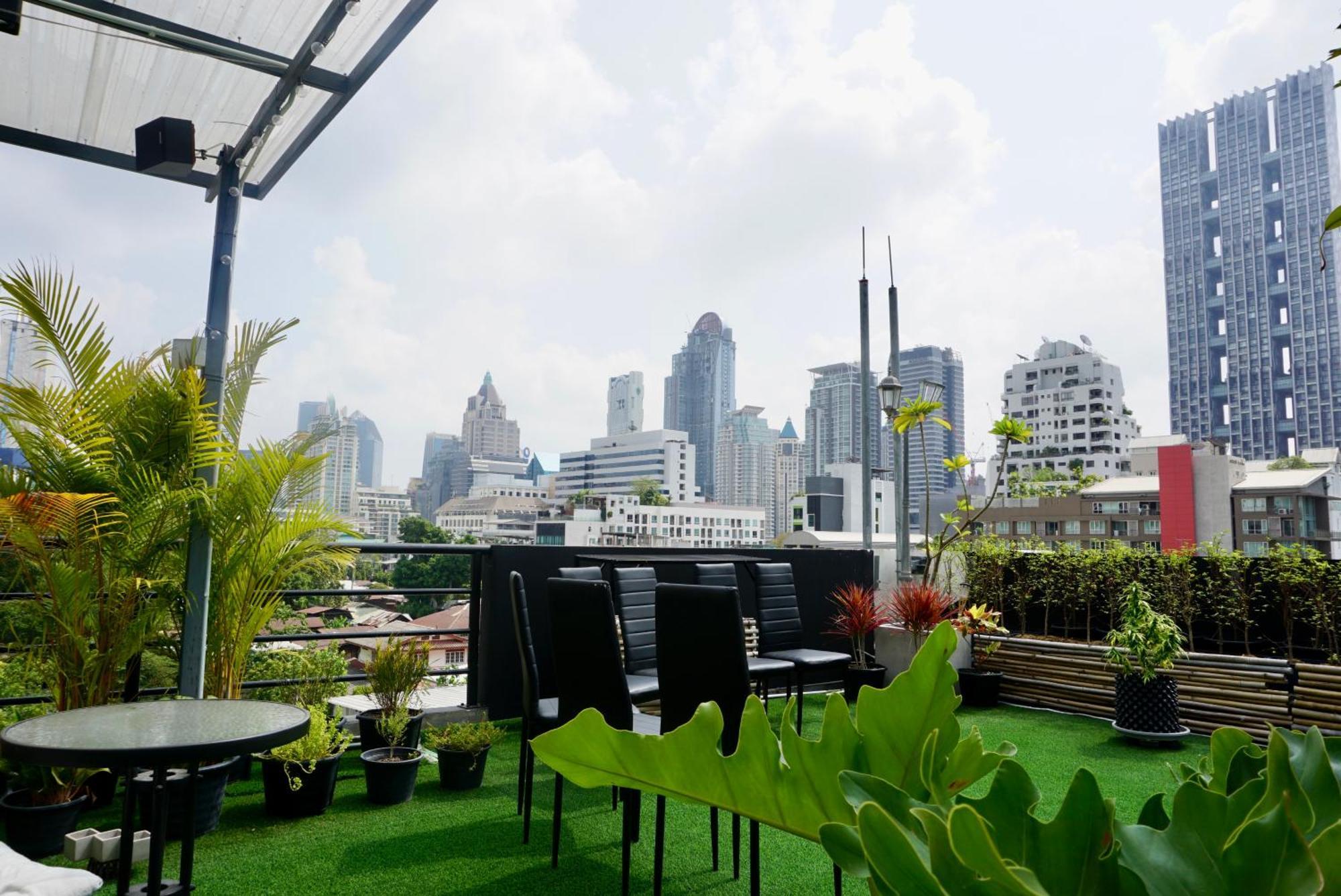 Hash Apartment With Unique Chill Design At Silom Soi 3 Bangkok Exterior photo