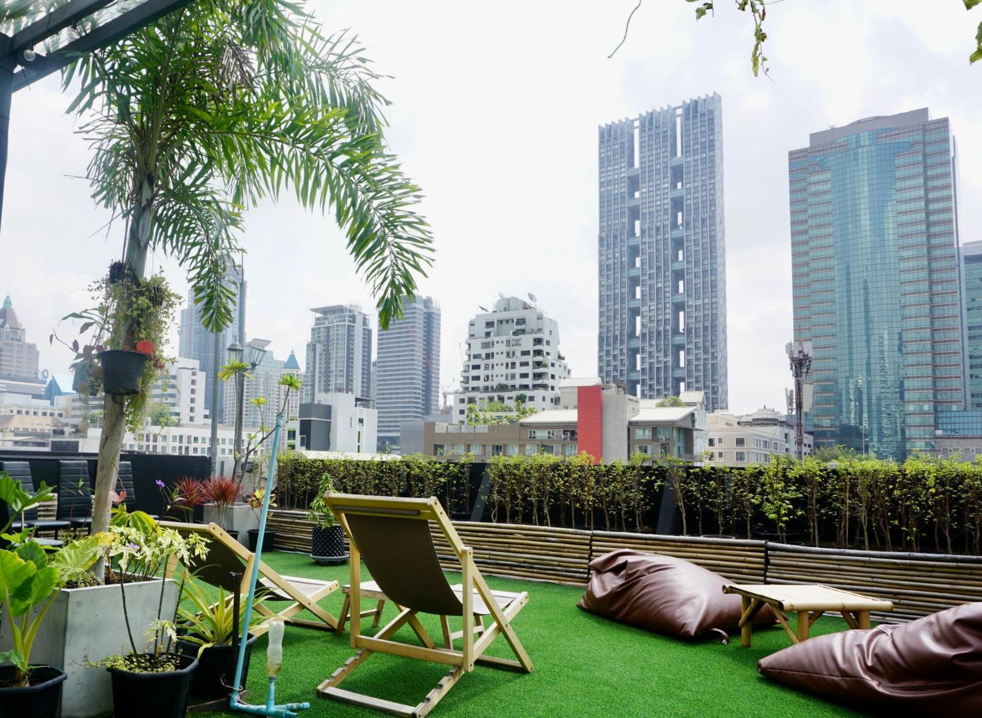Hash Apartment With Unique Chill Design At Silom Soi 3 Bangkok Exterior photo